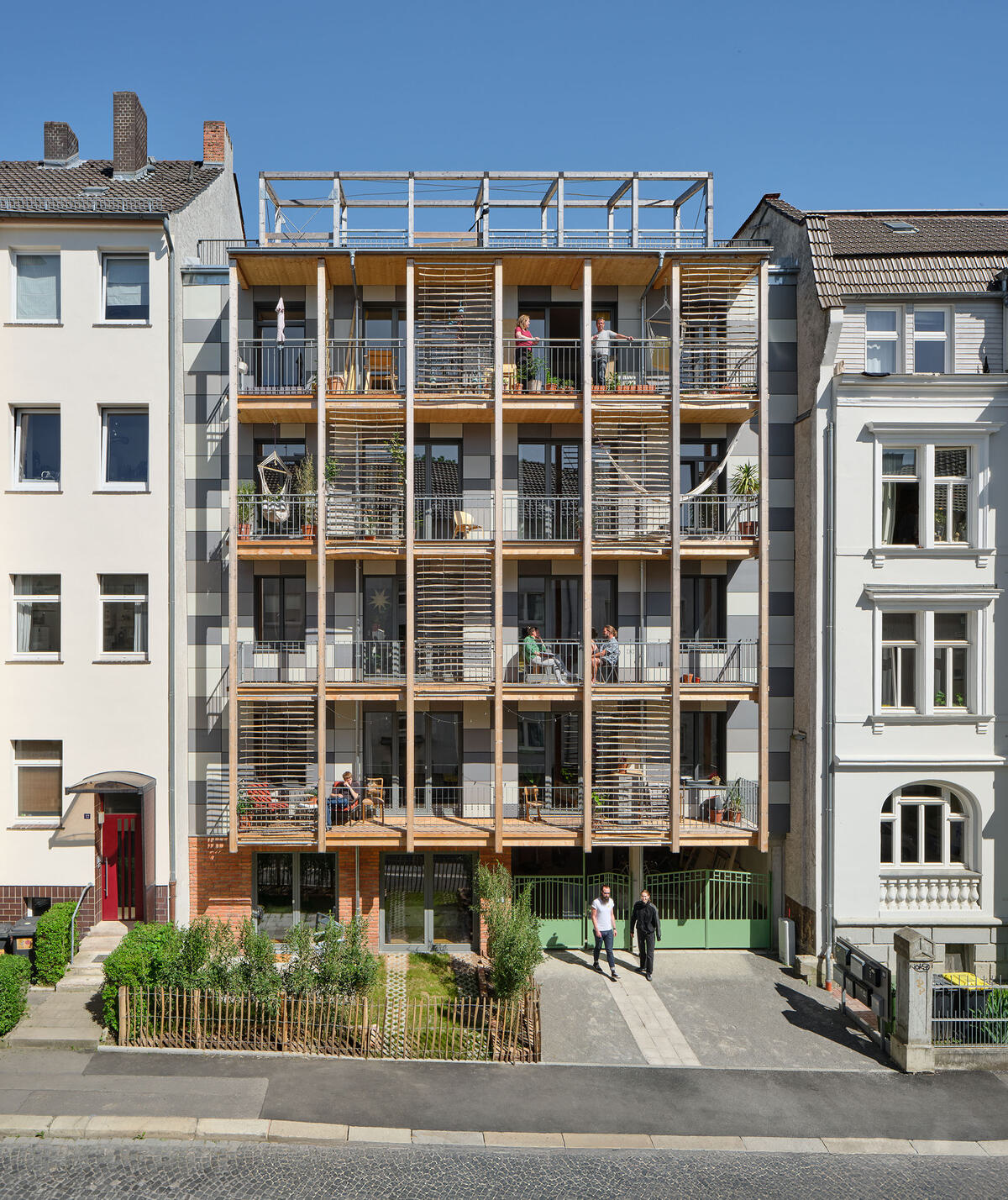 Suffizienzhaus U10, Kassel by foundation 5+ architekten – façade realized with reject Faserzement panels. Bild: Constantin Meyer